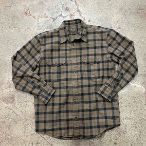 Filson Alaskan Guide Shirt in Otter Green (M)